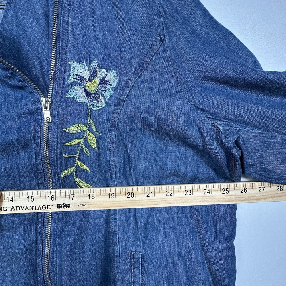 Chelsea & Theodore Denim Zip up Floral Embroided Jacket Size 2XL - Picture 11 of 12